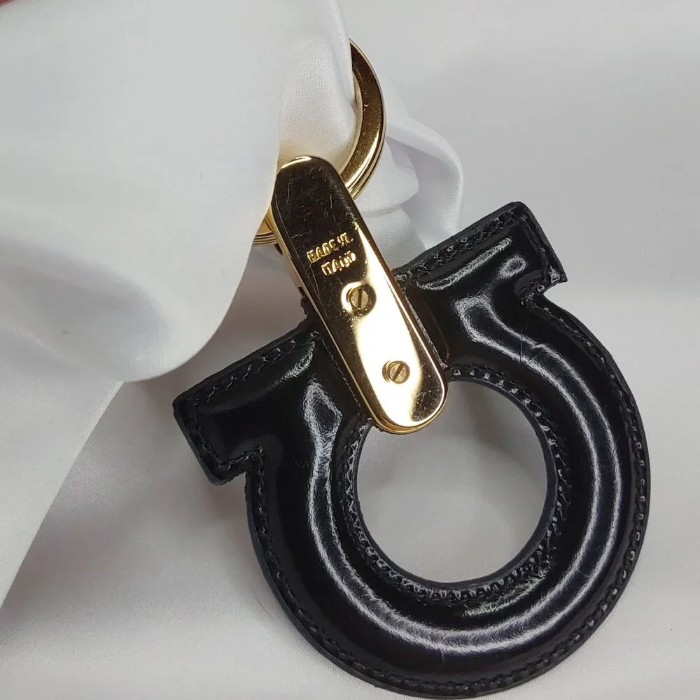SALVADOR FERRAGAMO 'GANCINI' LEATHER KEY FOB GOLD KEY RING W/ORIGINAL BOX - Picture 10 of 16